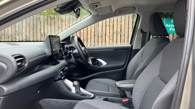 Toyota Yaris 1.5 Hybrid Design 5dr CVT Hybrid Hatchback